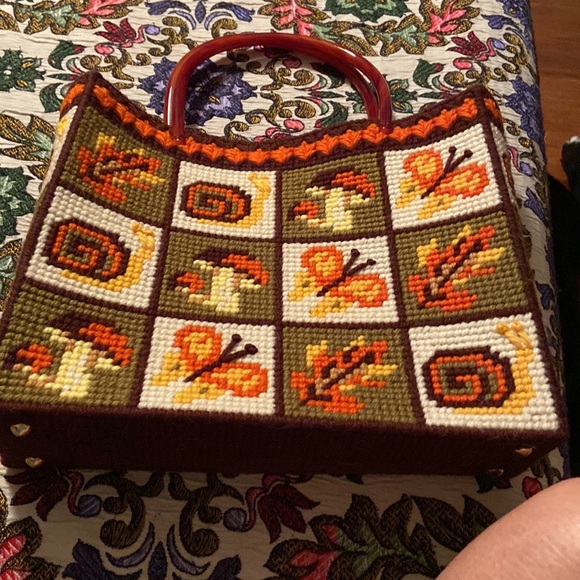 Vintage needlepoint purse with matching eyeglass case - Picture 6 of 8